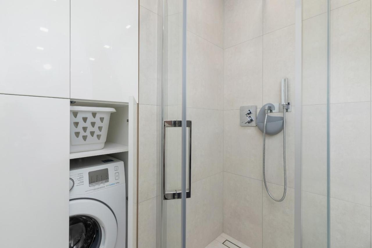 City Centre & Modern Quiet Apartment With Parking By Renters Prestige คราคูฟ ภายนอก รูปภาพ