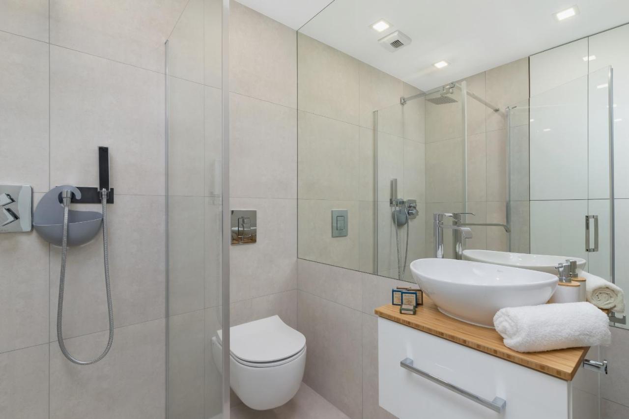 City Centre & Modern Quiet Apartment With Parking By Renters Prestige คราคูฟ ภายนอก รูปภาพ